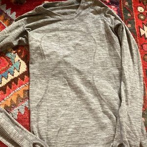 Lululemon long sleeve size 6 womens
